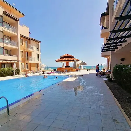 бийч - アパート