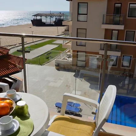 бийч - アパート *